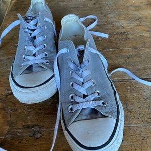 Gray converse low top